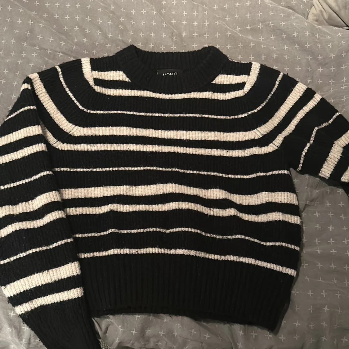 Stickad tröja MONKI