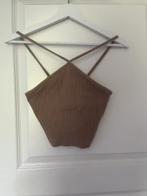 Zara topp - Säljer detta ursnygga linnet ifrån zara💘 köpt 2021 och finns inte längre kvar i sortimentet ❤️