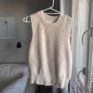 Stickad väst  - Gullig stickad väst från only 🥰
