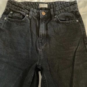 Jeans  - Jeans ”Betty” Nypris 499 Raka jeans  Grå svarta 