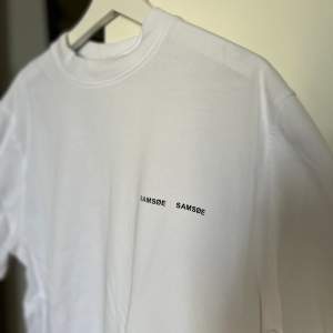 Samsoe T-shirt i storlek L.  Köpare står för frakt ❤️‍🔥