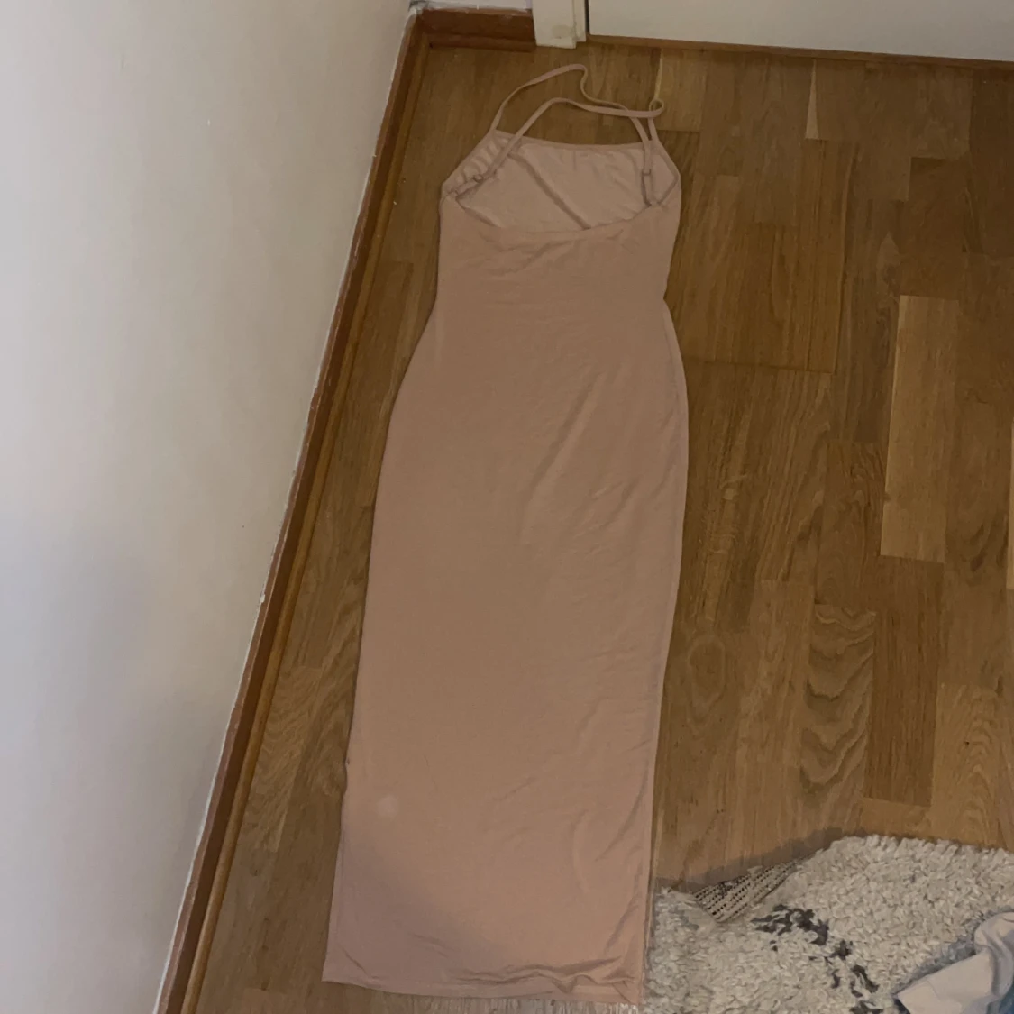 Trendig lång tight klänning🫶🏼 - 90