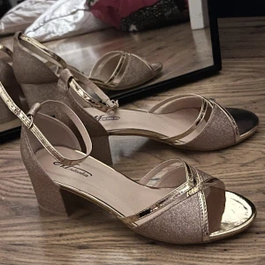 Fest skor - Klackar som aldrig använts🖤