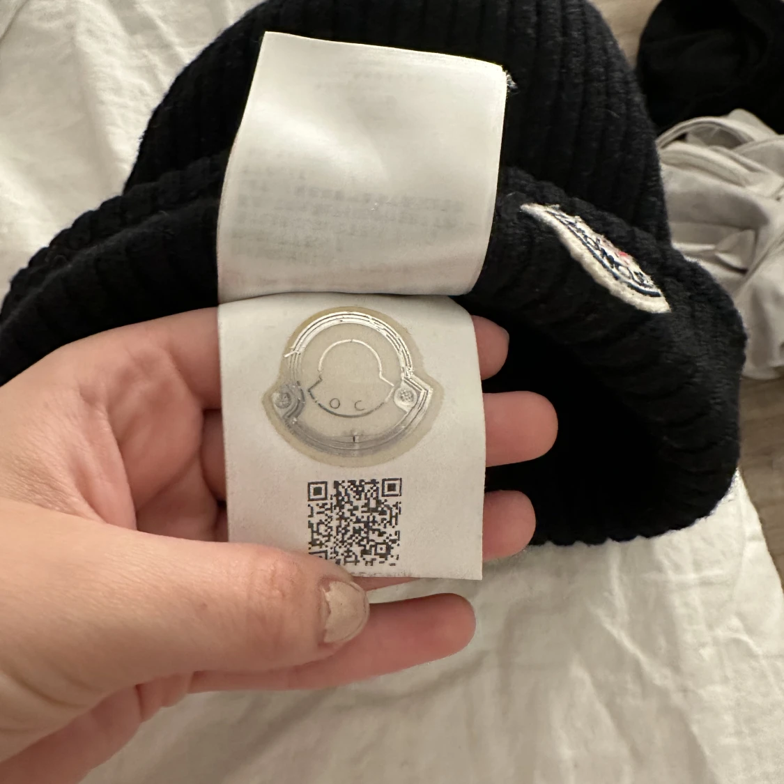 Moncler mössa  - 90