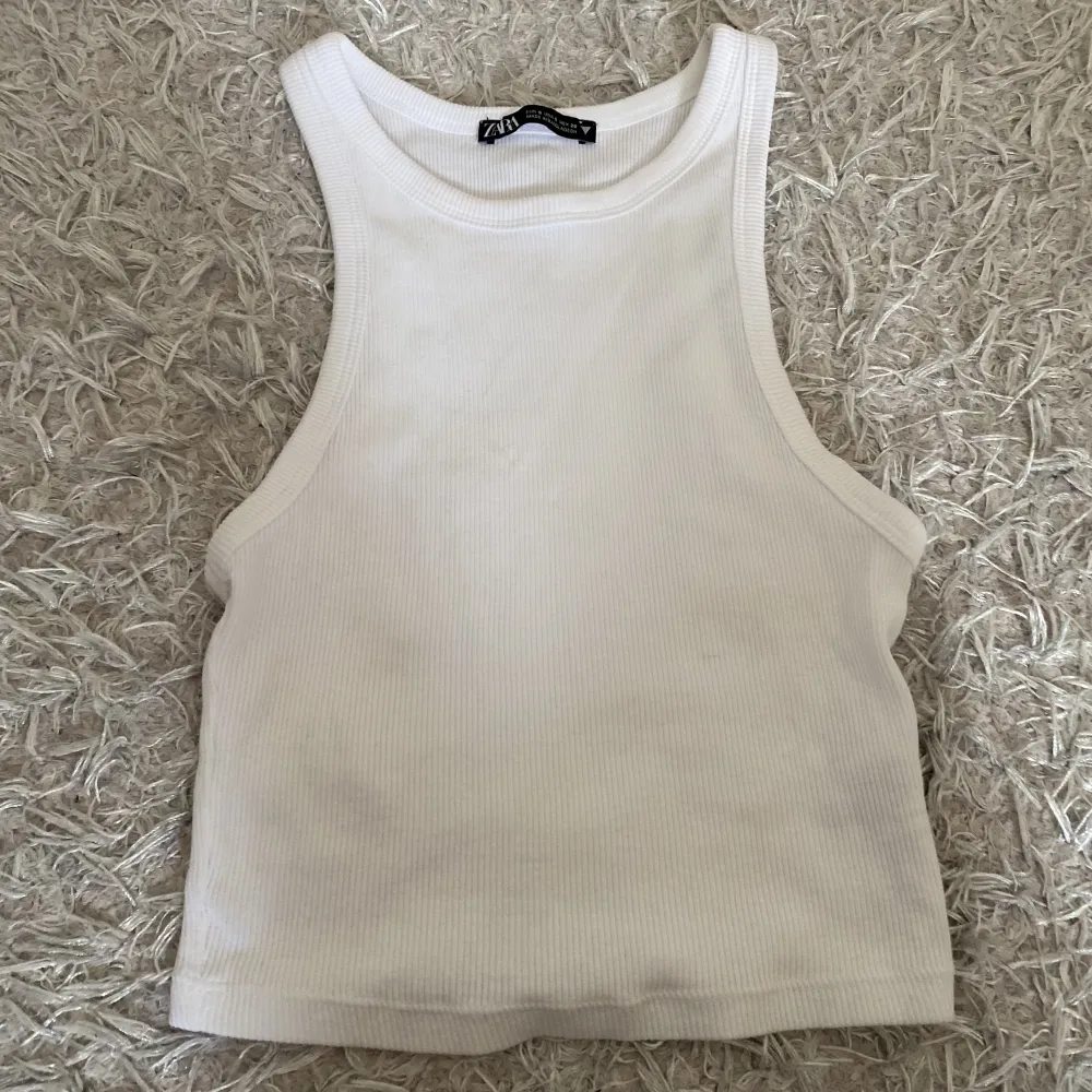Jättefint vitt basic linne från Zara storlek S 🥰. T-shirts.