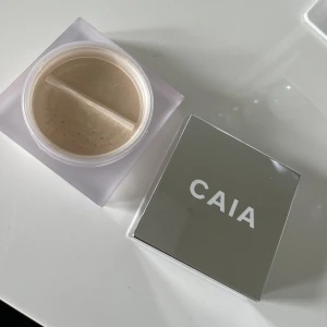 Caia honey glow puder - Caias honey glow puder endast testad säljer då jag föredrar de matta säljer för 190