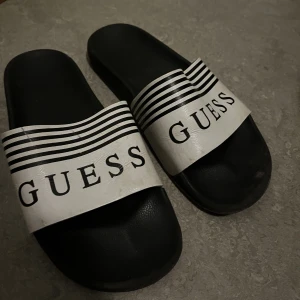 Tofflor Guess - Används inte längre 