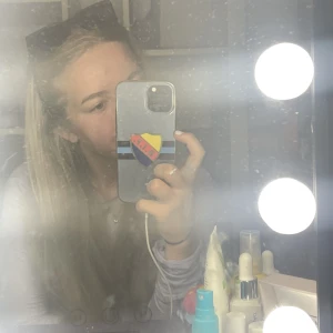 DIF mobilskal  - Fint skick på skalet men har tröttnat på det lite nu. Köpt för 300kr, pris kan diskuteras💗💗