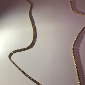 10/10 bra skick, aldrig använd. - Den är guldfärgad 