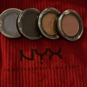 Nyx ögonskugga  - Nyx 4 pack ögonskugga med fyra olika nyanser, två glitter och två normala. Helt oanvända. 