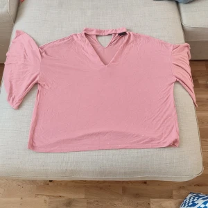 Blus - Fint skick, stl L Katt finns i hemmet 