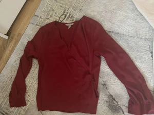 Röd topp - Jätte gullig röd topp i bra skick