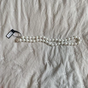 SNÖ Pärlhalsband - Helt oanvänt pärlhalsband från SNÖ med lapp kvar. 