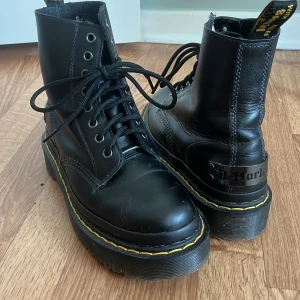 Dr martens - Dr martens, i fint skick! Insmorda med dr martens wonder balm!