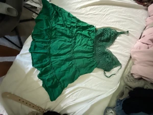 Grön sommarklänning  - Den är super fin perfekt på midsommar tex eller när som, älskad klänning med massa komplimanger 