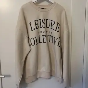 Säljer denna tröja som inte längre kommer till användning🥰(säljer fler liknande)