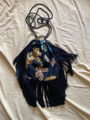 Stine goya väska  - Väska med snöre från Stine goya