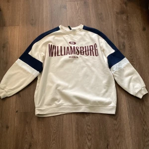 Oversized tröja från H&M :) - Säljer denna oversizeda tröjan från h&m eftersom jag inte använder den!💕 Bra kvalite och bra skick! 🎀