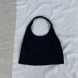 Topp - Basic svart /brun top passar till ett par Jeans eller en snygg kjol säljs pga liten på mig. 50kr st. 100kr för båda.