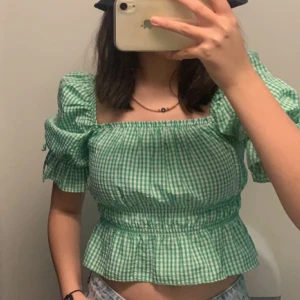 As söt topp  - Jättegullig o söt top säljer den pga den inte passar mig längre storlek är S men skulle nog passa xs också 💖💖trick inte köp nu skriv gärna först 💖💖