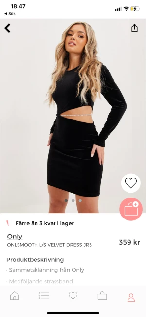 Klänning - Aldrig använd prislappen är kvar, matrial i sammet samt en avtagbart strassband.