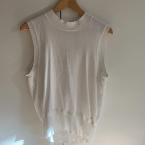 Pullover - Vit Pullover från Lindex märke Holly & Whyte. Stl M. Lite nopprig på framsidan. 