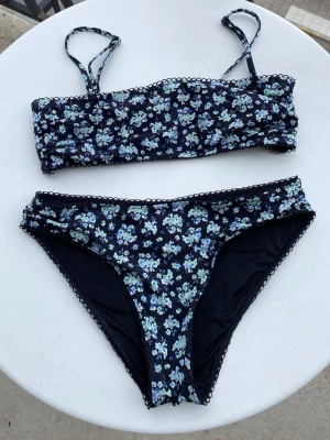 & other stories bikini - & other stories bikini, överdel storlek 36 underdel storlek 34. 