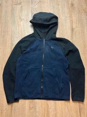 Nike tech fleece old season - sällsynt fin nike tech fleece använd få tal gånger med inga hål eller fläckar