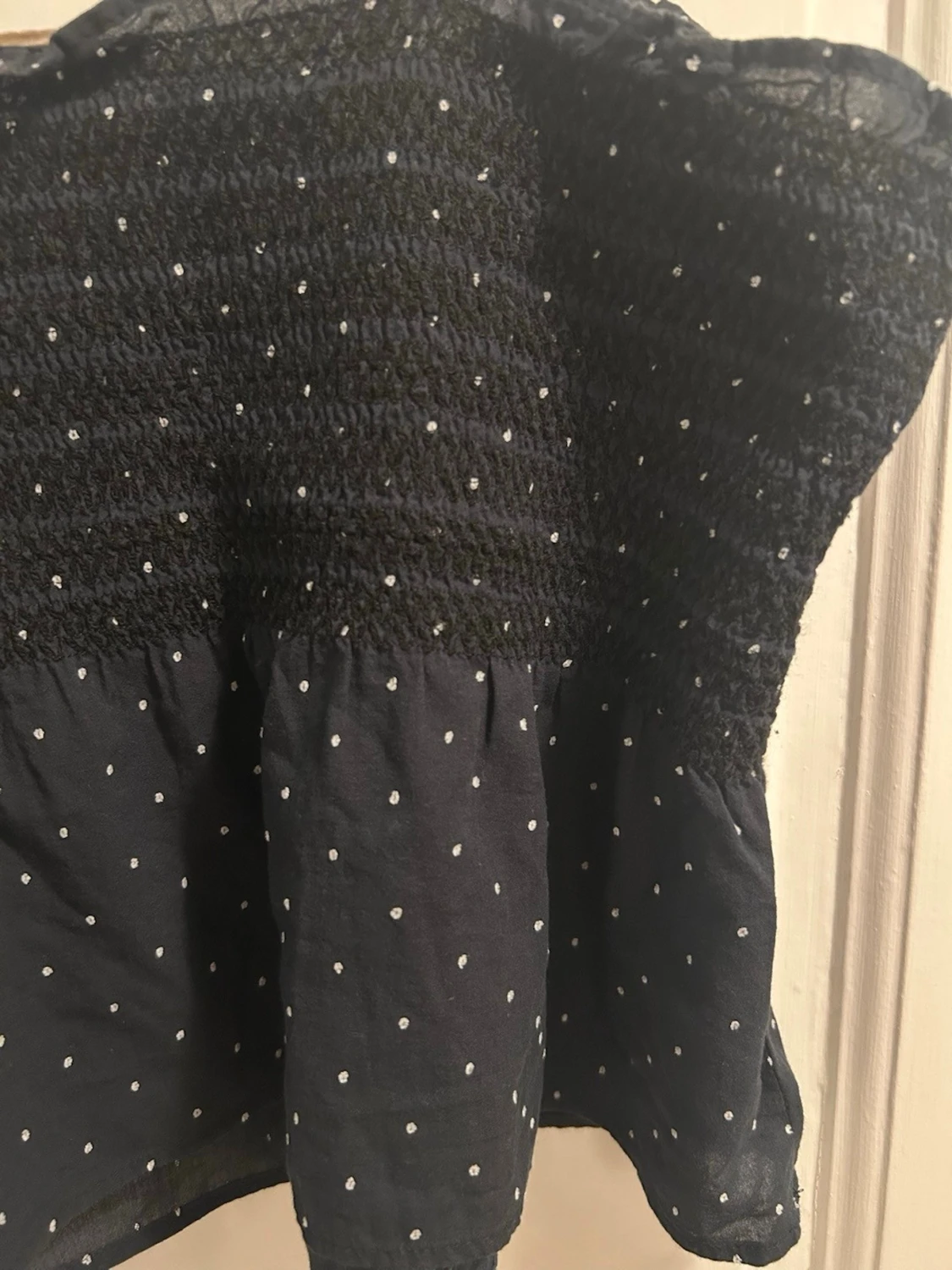 Svart smockad topp med prickar H&M - 3
