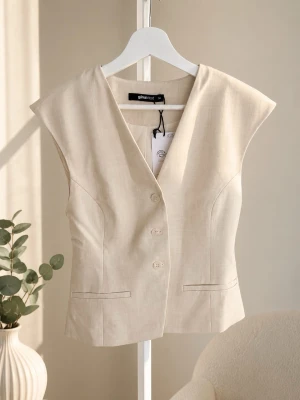 Shaped vest - Ny med lappar 🌸