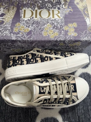 Svarta dior skor dam - Ingen box eller påse tillkommer