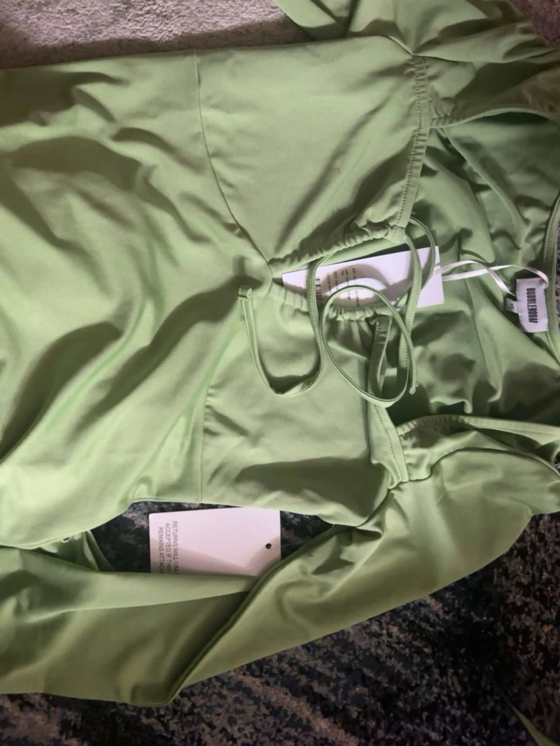 Ljusgrön långärmad topp med snörning