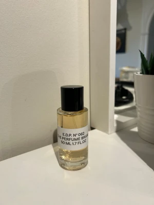 E.D.P. No 062 parfym 50 ml - Endast testad fåtal gånger, inspirerad av sol de Janeiro cheirosa 62. 