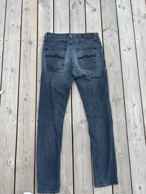 Nudie jeans lean dean - Säljer dessa snygga nudie jeansen i modellen ”lean dean”, storlek W32, L32!      De är i riktigt fint skick, inga defekter.        Hör gärna av dig vid funderingar😁