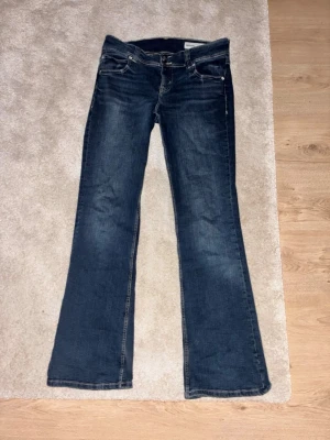  bershka jeans💕 - Super snygga låg midjade flared bershka jeans! 