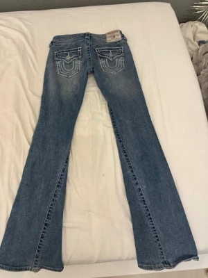 True Religion jeans  - True Religion jeans som är andvända fyra gånger ser ut som helt nya men hade inte så mycket andvändning av dom. Finns inga hål eller något slitet.