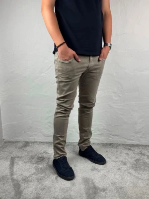 Replay jeans  - Ett par riktigt snygga jeans från Replay i storlek W32 L32 i modellen Anbbas Hyperflex 