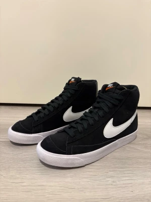 Nike sneakers - NIKE BLAZER MID ’77 SUEDE Malli: CI1172-005 Koko: 38,5 Ovh: 100€