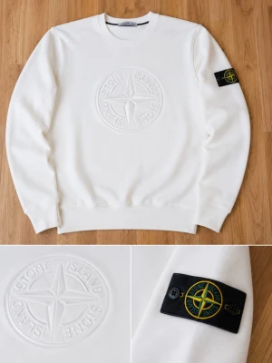 Stone Island tröja - Tjena, jag säljer en riktigt snygg och populär Stone Island tröja😁 Den är i mycket bra skick och har inga fläckar eller skador☺️ Den är självklart äkta✅ Skicka om du har några frågor😄