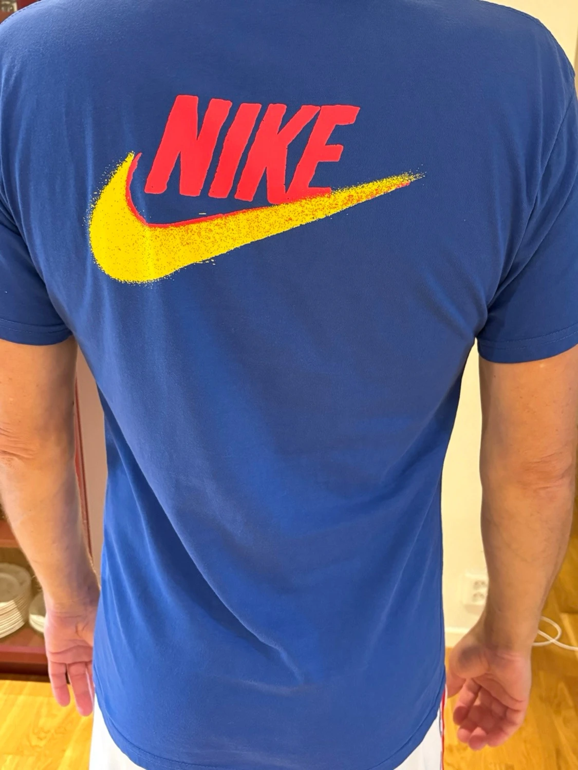 Blå Nike t-shirt med färgglad logga stl S - 1