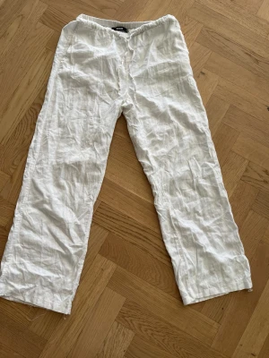 Linne byxor  - Jag har sytt upp dom  jag är 160cm innerbenslängden är 66cm