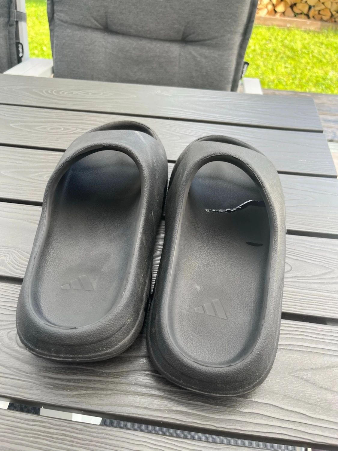 Svarta tofflor i skum från Adidas - 1
