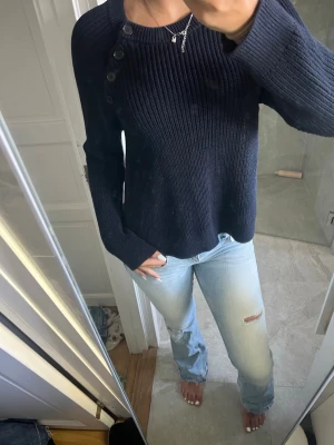 Fillipa K tröja💕💕 - Säljer denna super snygga tröja med en öppning vid sidan i strl S💕💕 Passar till allt o verklgien nu till hösten när de blir svalare💕💕