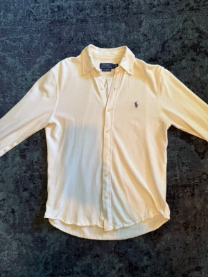Ralph Lauren Skjorta - Skjorta från Ralph Lauren i soft mesh | Fint skick, någon lite flaw | Storlek S | Hör av dig vid frågor eller funderingar!