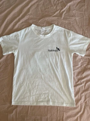 Vit t-shirt från Nude Project - Storlek S, herr. Använd en gång. Fraktar snabbt✌️📦