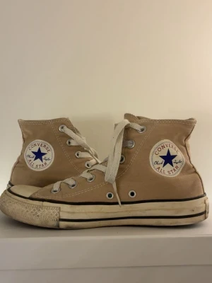  Converse All Star -  beige Converse All Star äkta, de är min mamma gamla ifrån typ 2010 
