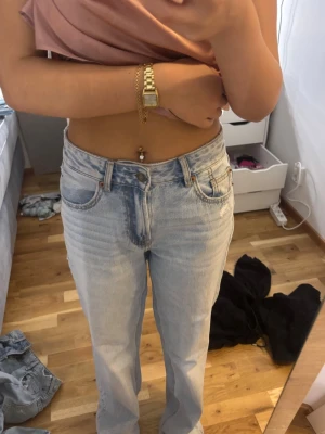 Ljusblå raka jeans från stradivarus - Säljer ett par ljusblåa jeans fårn stradivarus