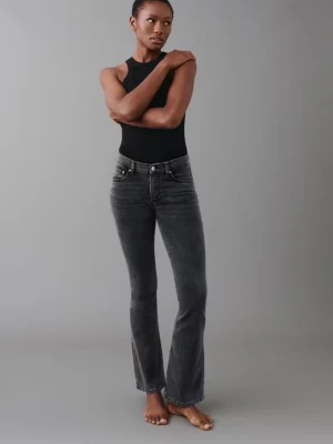 gråa gina tricot jeans  - Gina tricot jeans i bra skick, storlek 34. 