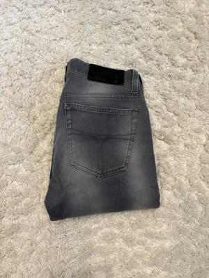 Tiger of Sweden jeans  - Ett par feta jeans från Tiger of Sweden i mycket fint skick i storlek 29/32. Skriv vid frågor ✌️Kom gärna med prisförslag 💸
