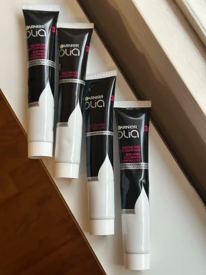 Garnier olia hårinpackning  - 4 oanvända tuber med garanier olia hårinpackning. 